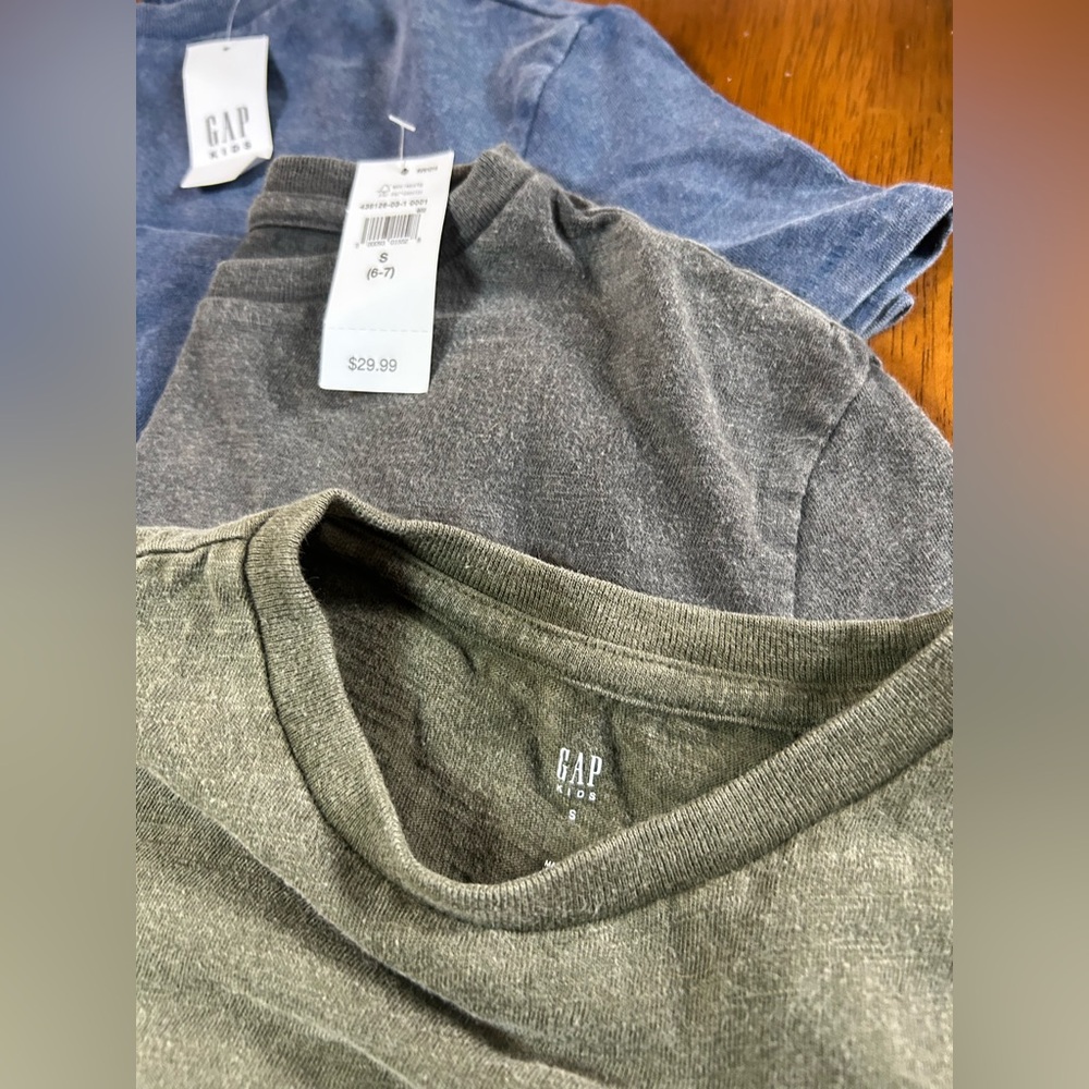GAP Boys Cozy Tee Bundle | Size 6-7 | Grunge Fall Vibes 🍂 - Picture 6 of 10